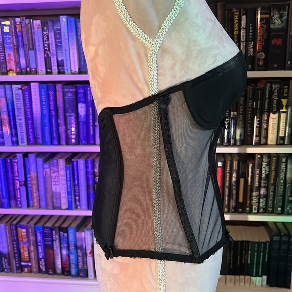 Black vintage mesh strapless corset with bows - Picture 3 of 6